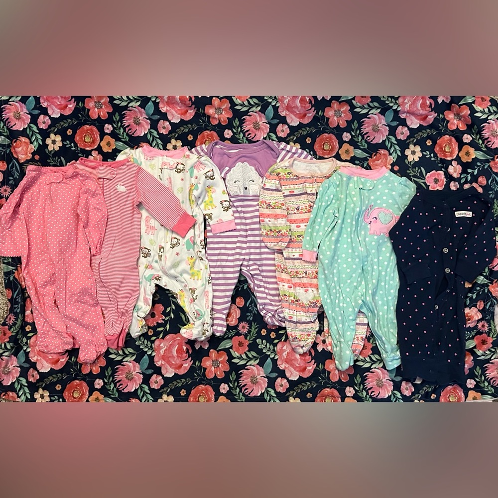 Baby Girl Bundle 5 Footed
Sleepers 2 Bodysuits 0-3 Months